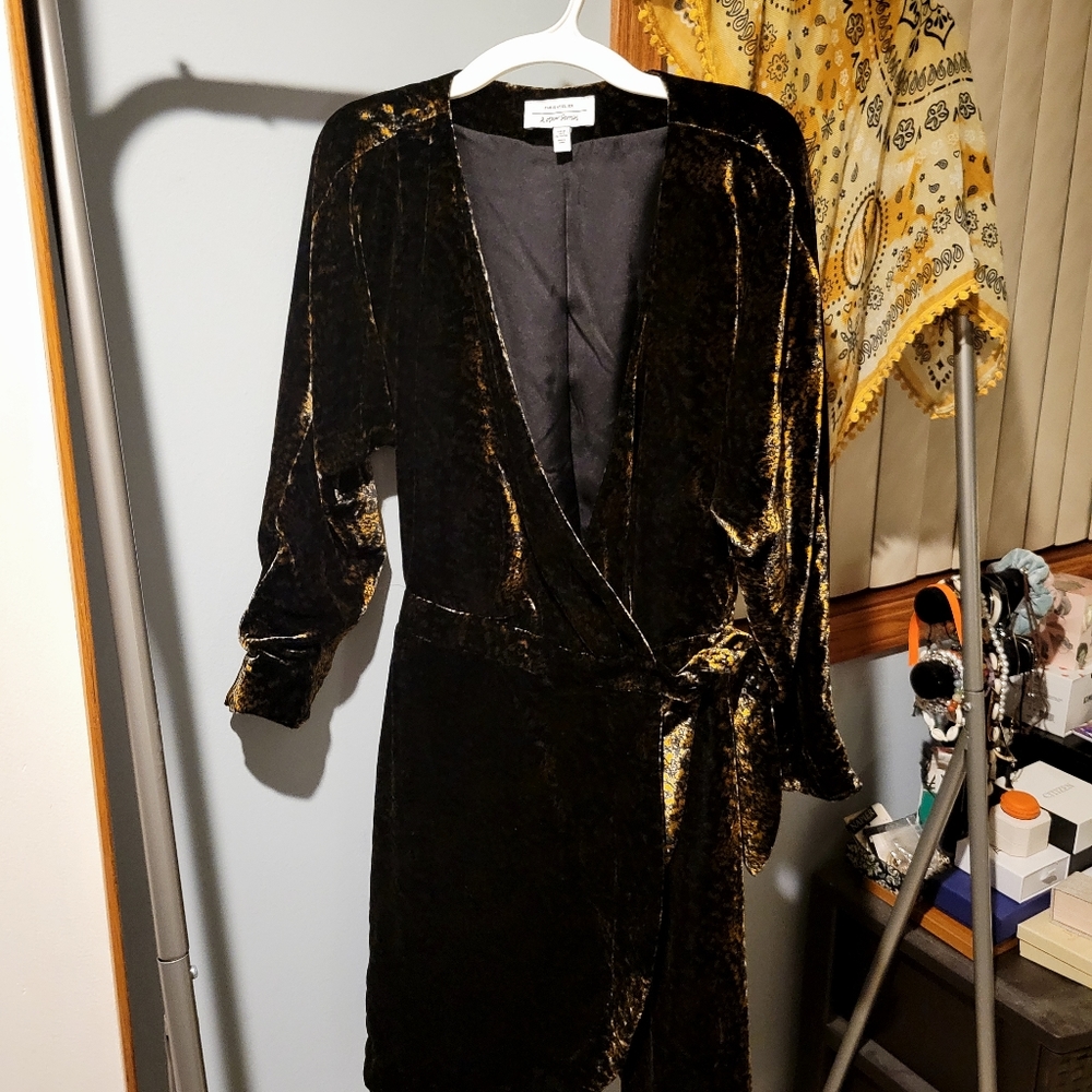 & Other stories. Textured velvet, golden tonal wrap dress. Size 0